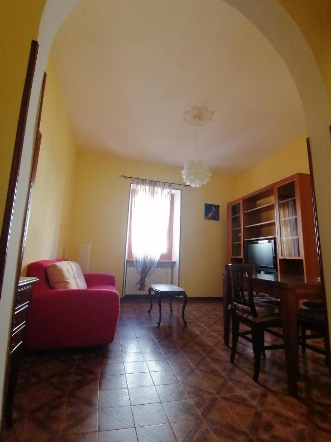 Due Finestre Sul Cortile Hotel โนวีลิกูเร ภายนอก รูปภาพ